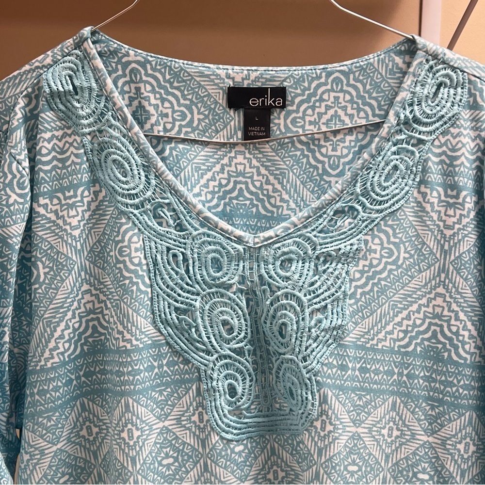 Erika Blue Floral Blouse Sz L Pilar Lace Trim V Neck Women 3/4 Length Sleeves - Picture 3 of 6